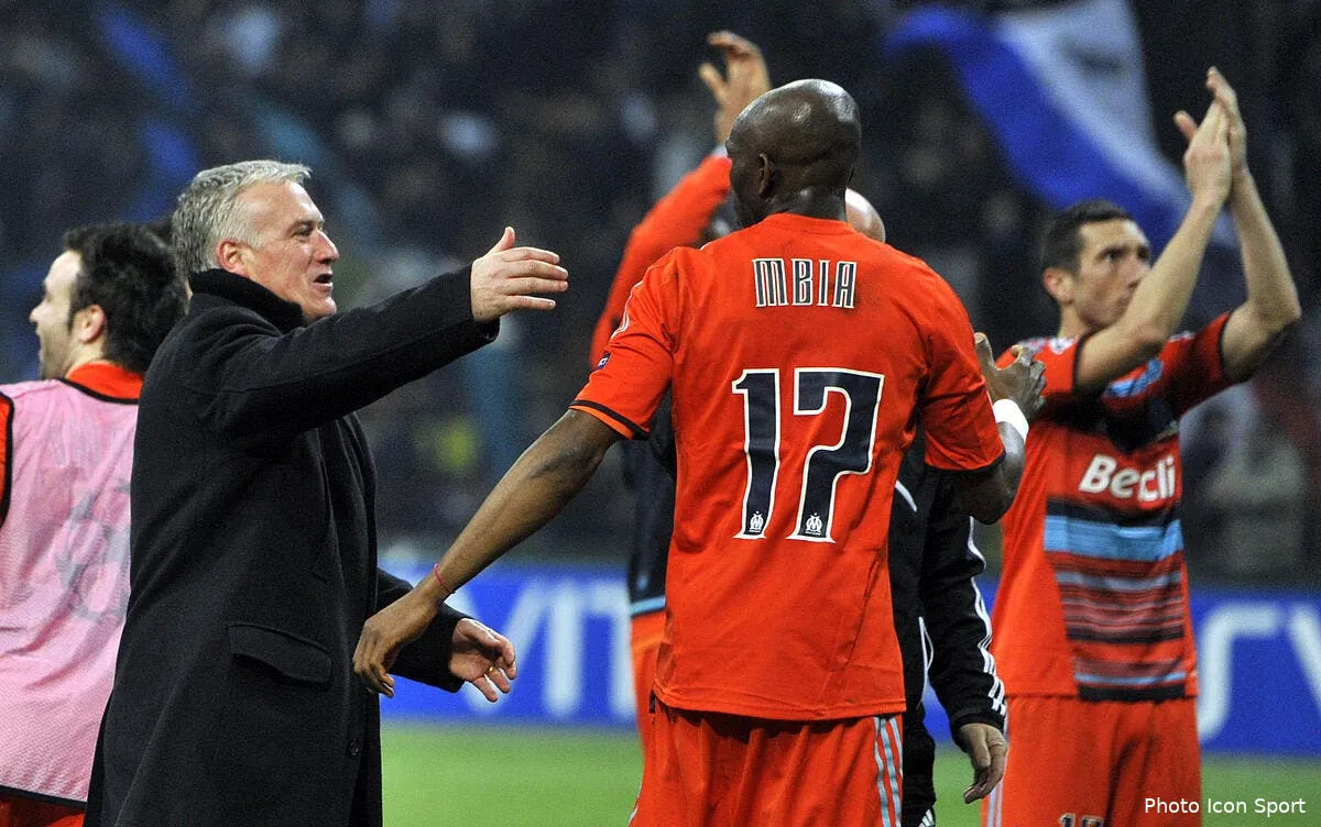 mbia dresse une statue a didier deschamps a l om iconsport ipp 130312 57 6432437