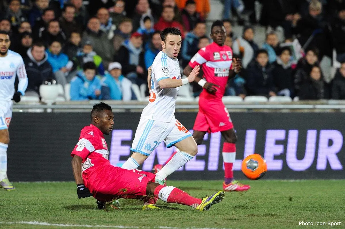 menes ne fait pas semblant de tacler valbuena iconsport pet 020214 02 0776691