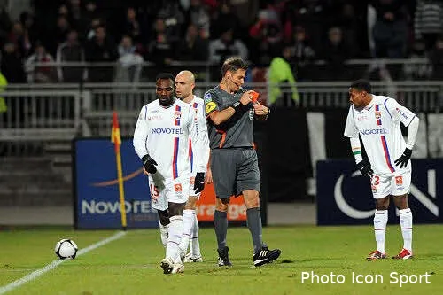 mensah porte plainte a son tour 20056