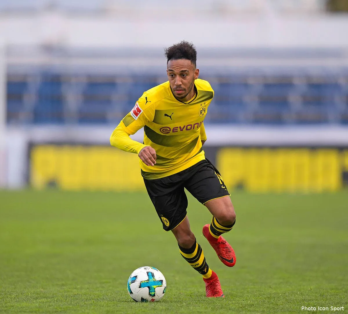 mercato arsenal veut bien aubameyang a condition de donner giroud iconsport icon mis 090118 11 19206685