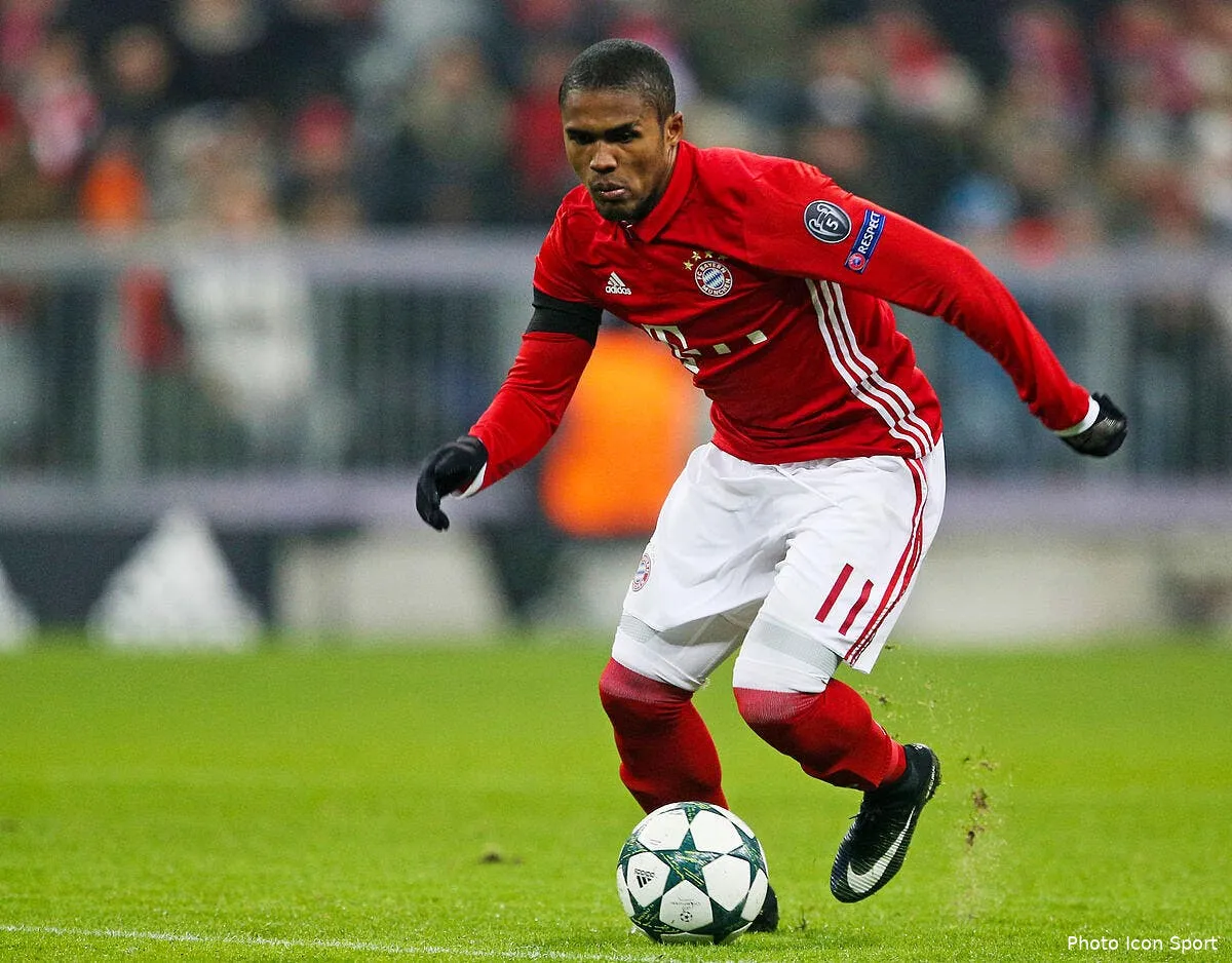 mercato au moins un club en france veut douglas costa iconsport gep 061216 08 16169932