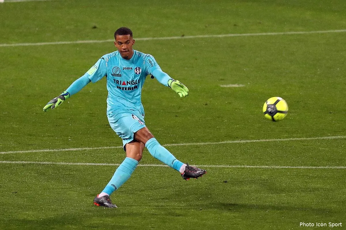 mercato ce gardien tres cote veut changer de club iconsport icon blo 270518 56 403220953