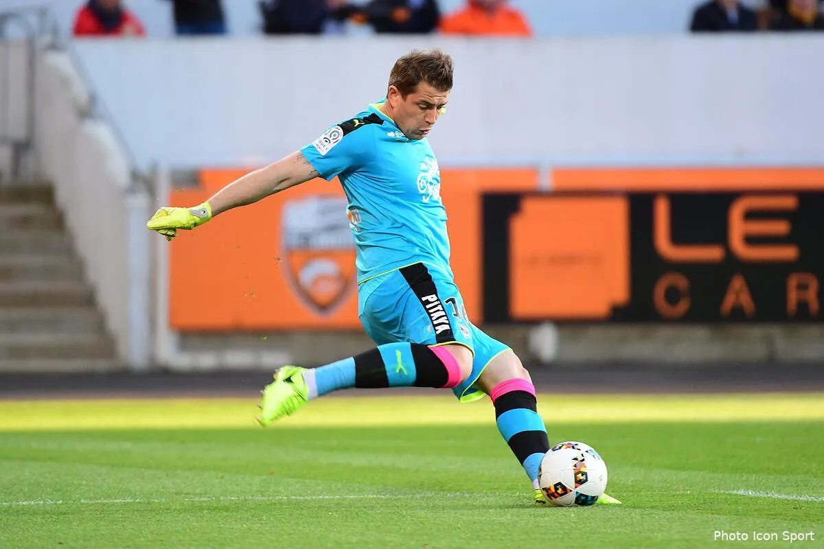 mercato cedric carrasso pour un role de doublure au portugal iconsport win 200517 01 5878187645