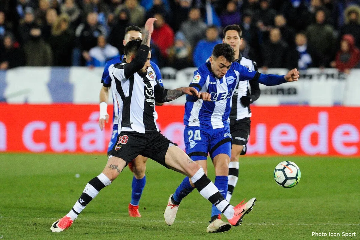 mercato cet attaquant propose a l om et au losc bon plan ou pas iconsport icon mar 010318 08 23223281