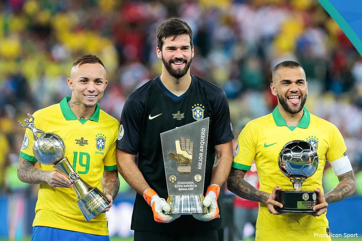 mercato dani alves a la cote il en profite et exige un salaire xxl icon est 070619 45 46258733