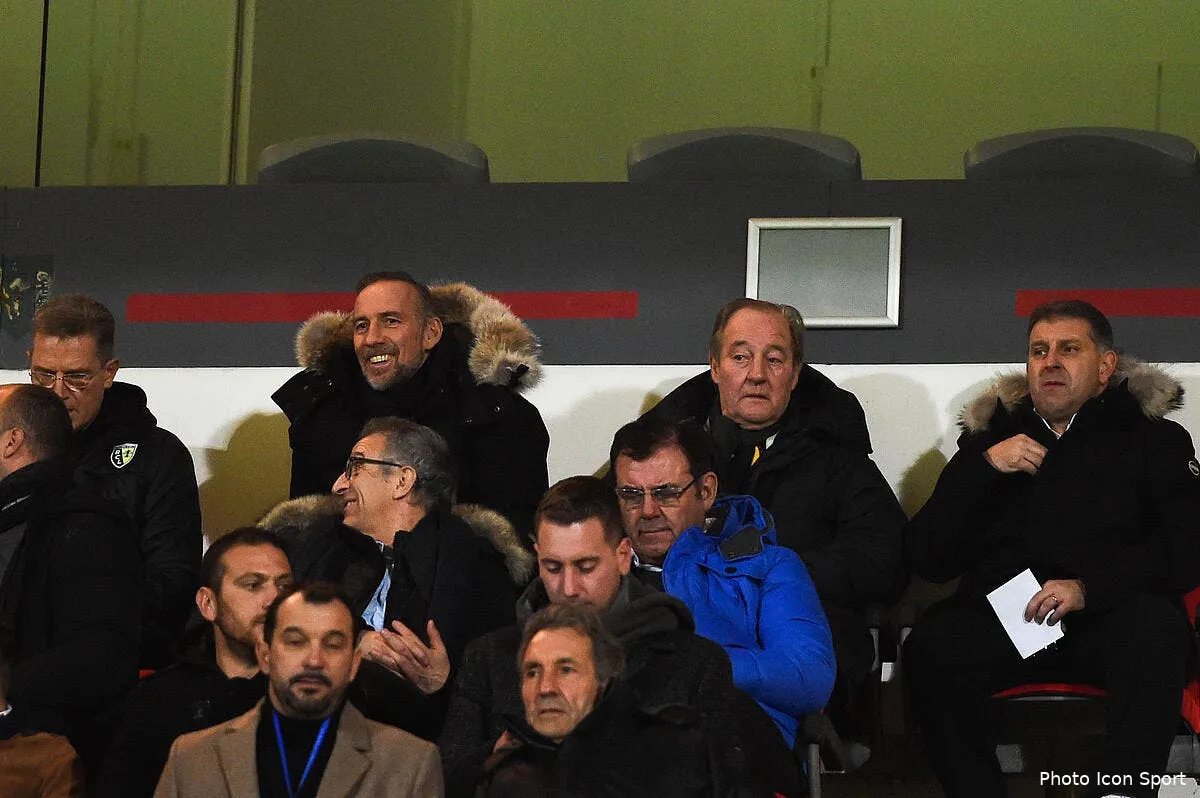 mercato fanni grenier ben arfa lens a tente un mercato de fou iconsport icon dim 120118 08 40209331