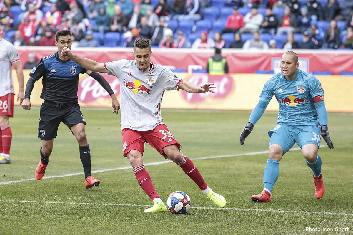 mercato l ol est coince l om pret a un hold up au mercato icon sipausa 25874397259849