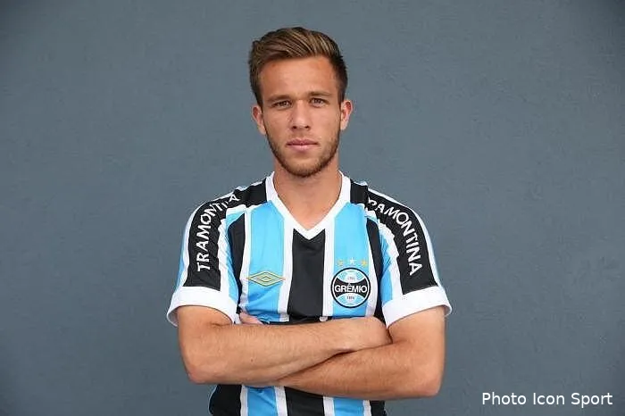 mercato le barca officialise la signature d arthur arthur212505