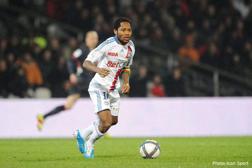 mercato makoun c est du 50 50 pour quitter l ol 64443 13209