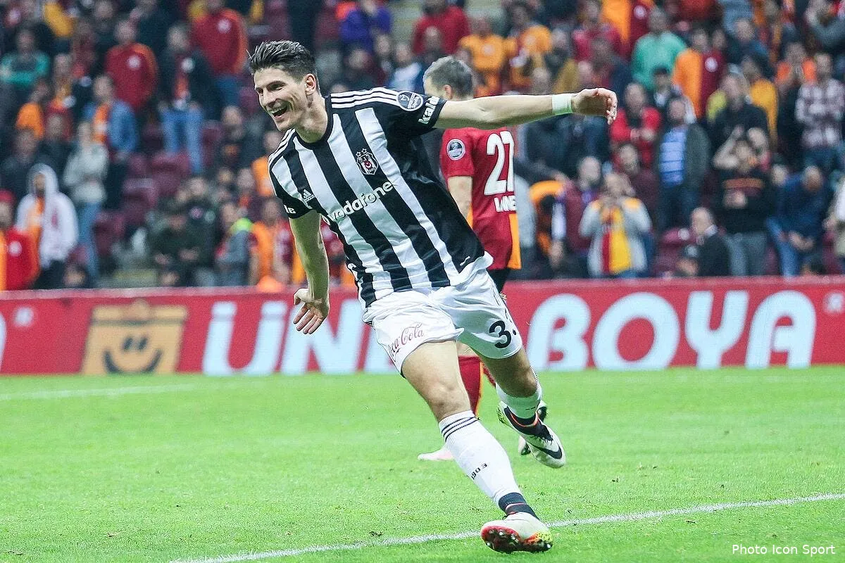 mercato mario gomez quitte besiktas a cause de la politique iconsport ses 080516 10 04149486
