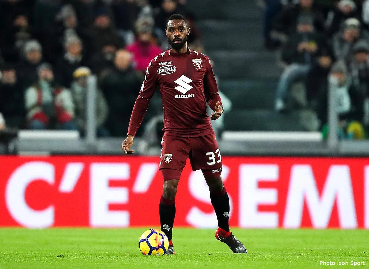 mercato toujours a l ol nkoulou tente de faire un sale coup a l om iconsport icon liv 030118 08 20219637