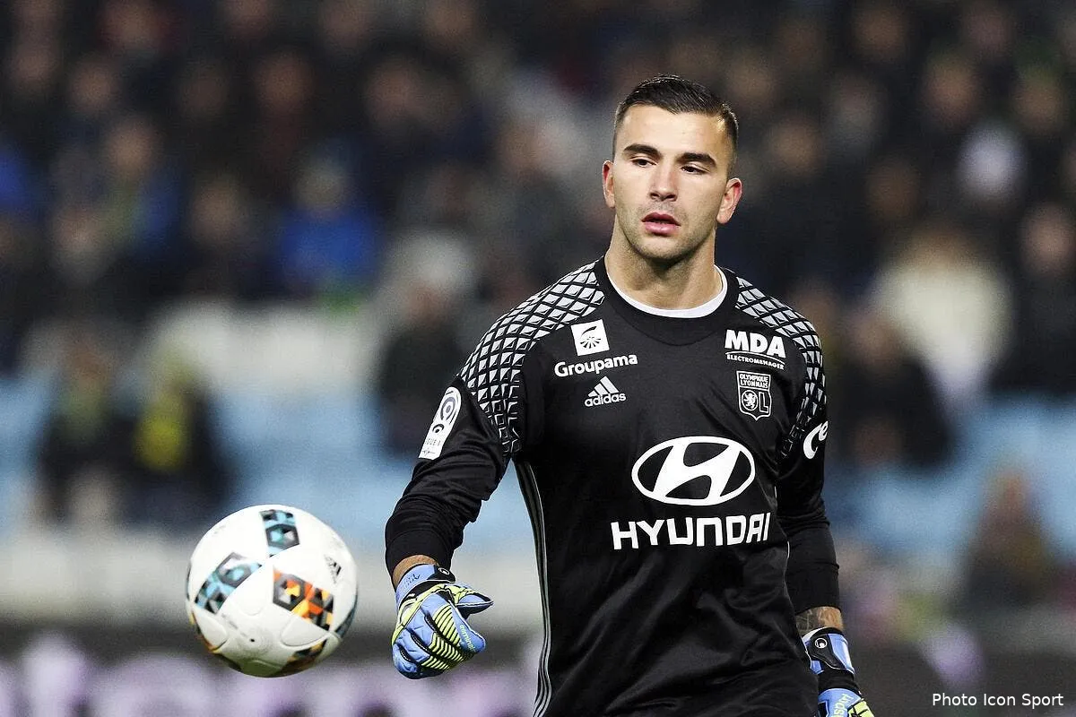 metz ol lopes blesse par un petard le match arrete iconsport lem 301116 17 13162986