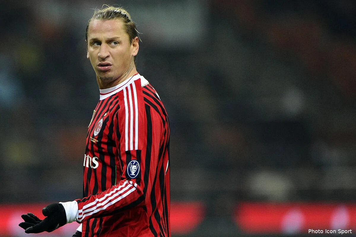 mexes suspendu trois matchs pour son coup de poing iconsport ima 080212 01 0431702