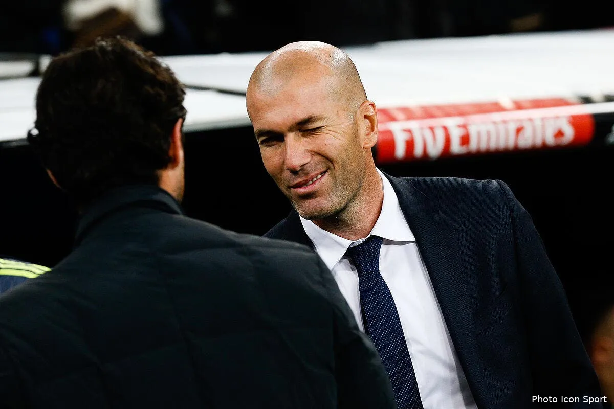 modric est desole pour benitez mais il n y a pas photo avec zidane iconsport sfp 090116 08 04130213