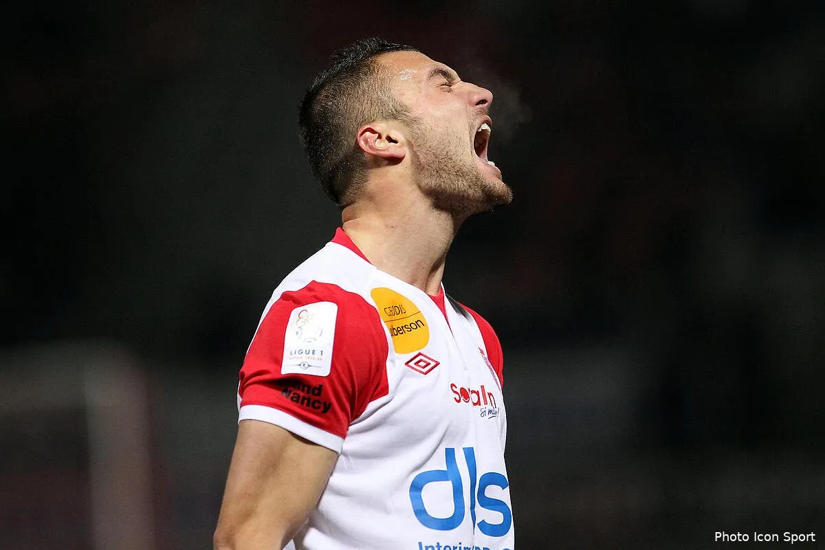 mollo a l asse c est officiellement signe et tout le monde est content iconsport mar 081212 08 3446709