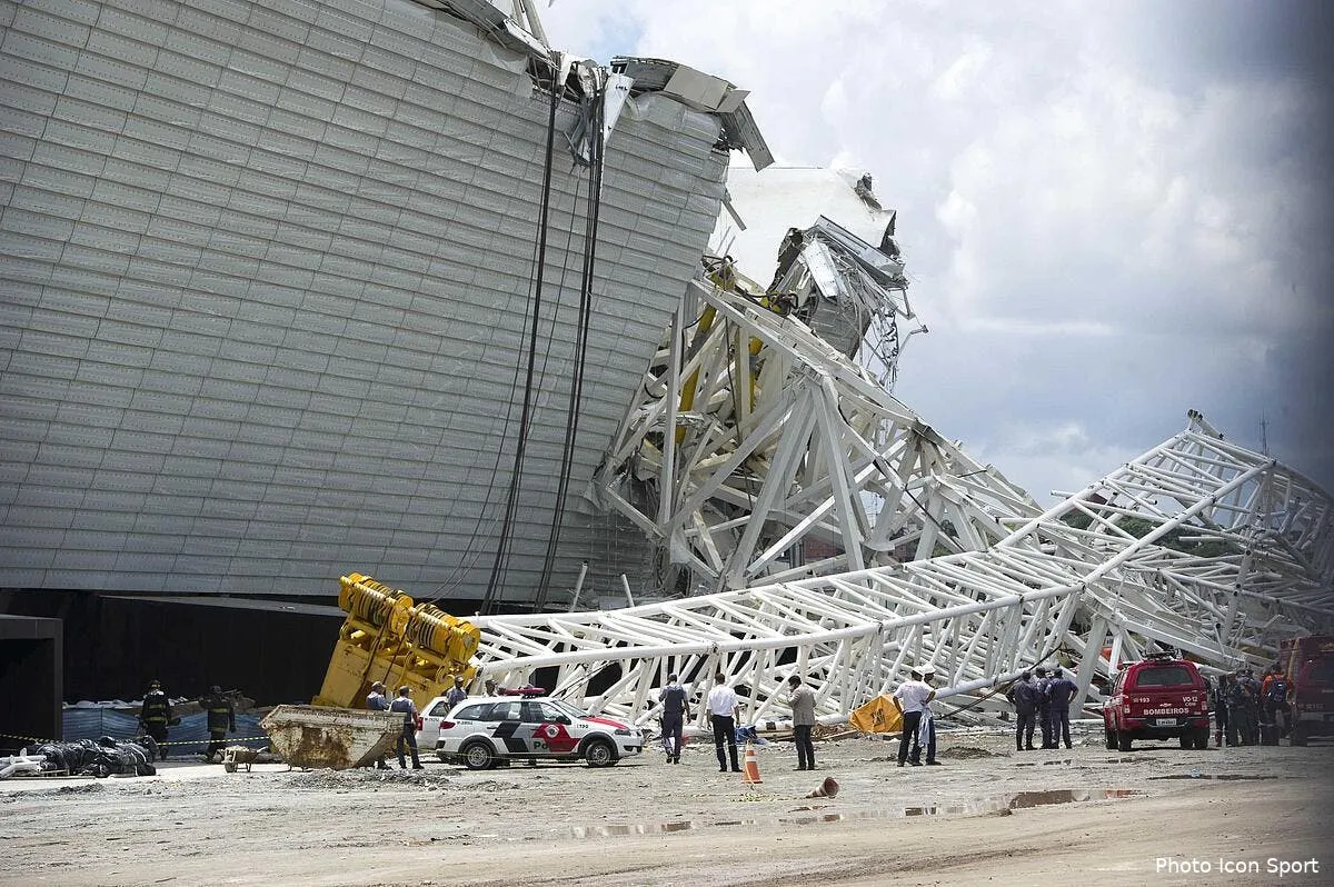 mondial 2014 trois morts dans un accident au stade de sao paulo iconsport fot 271113 05 1270779