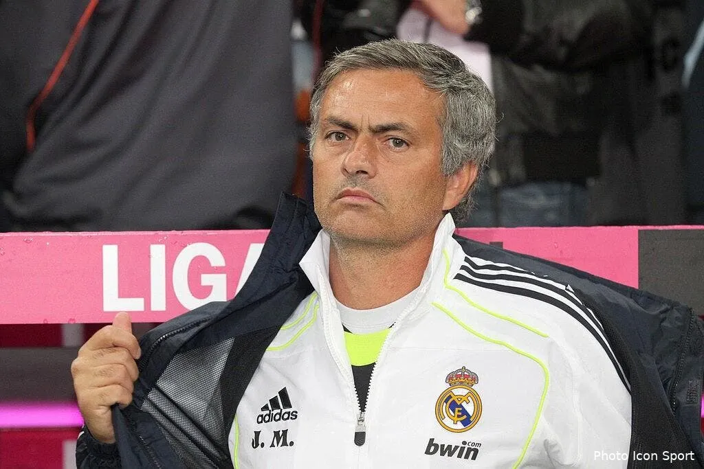 mourinho dans les tribunes de geoffroy guichard 67031 15384
