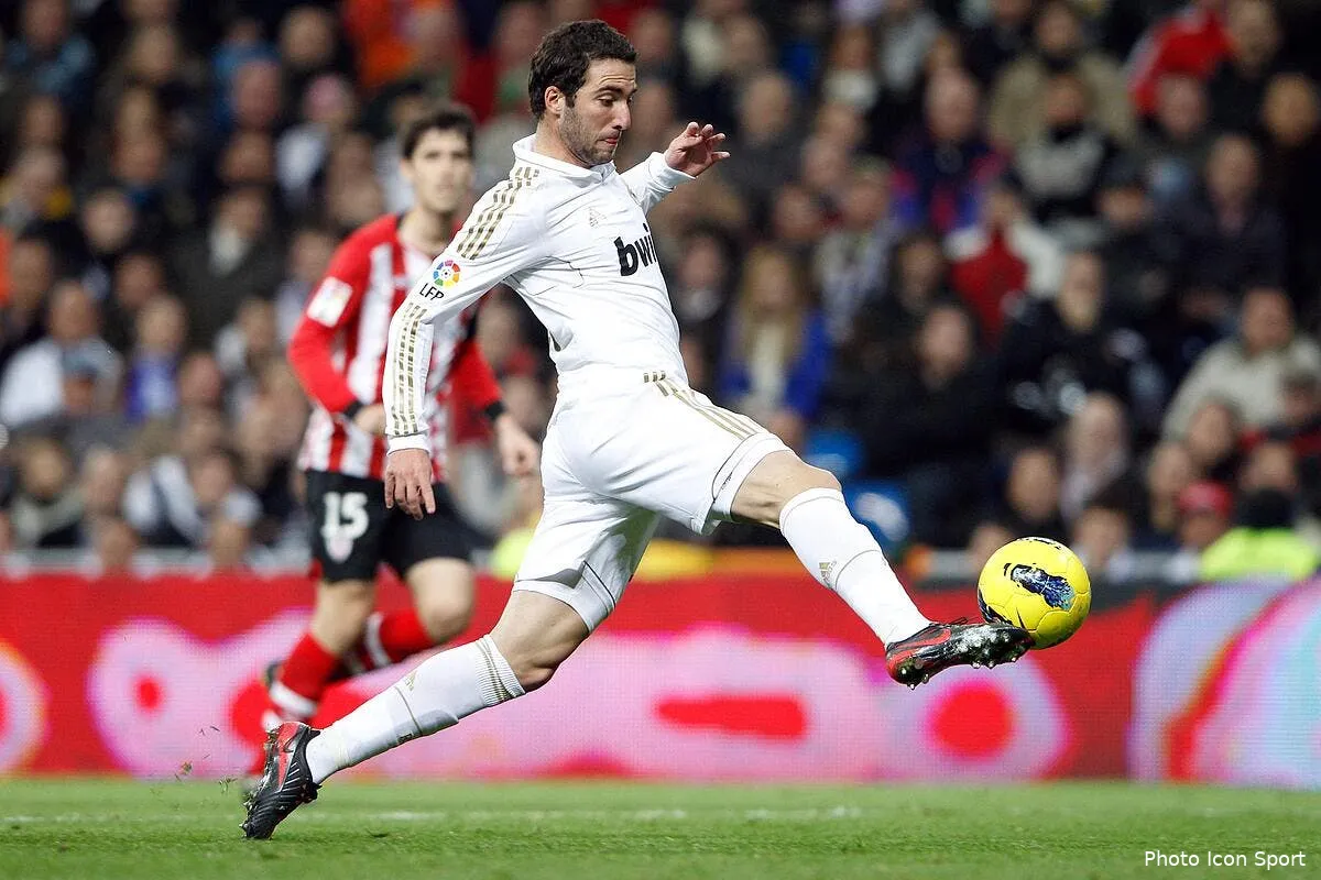 mourinho ferme la porte a ceux qui voulaient debaucher higuain iconsport lof 220112 01 2131895