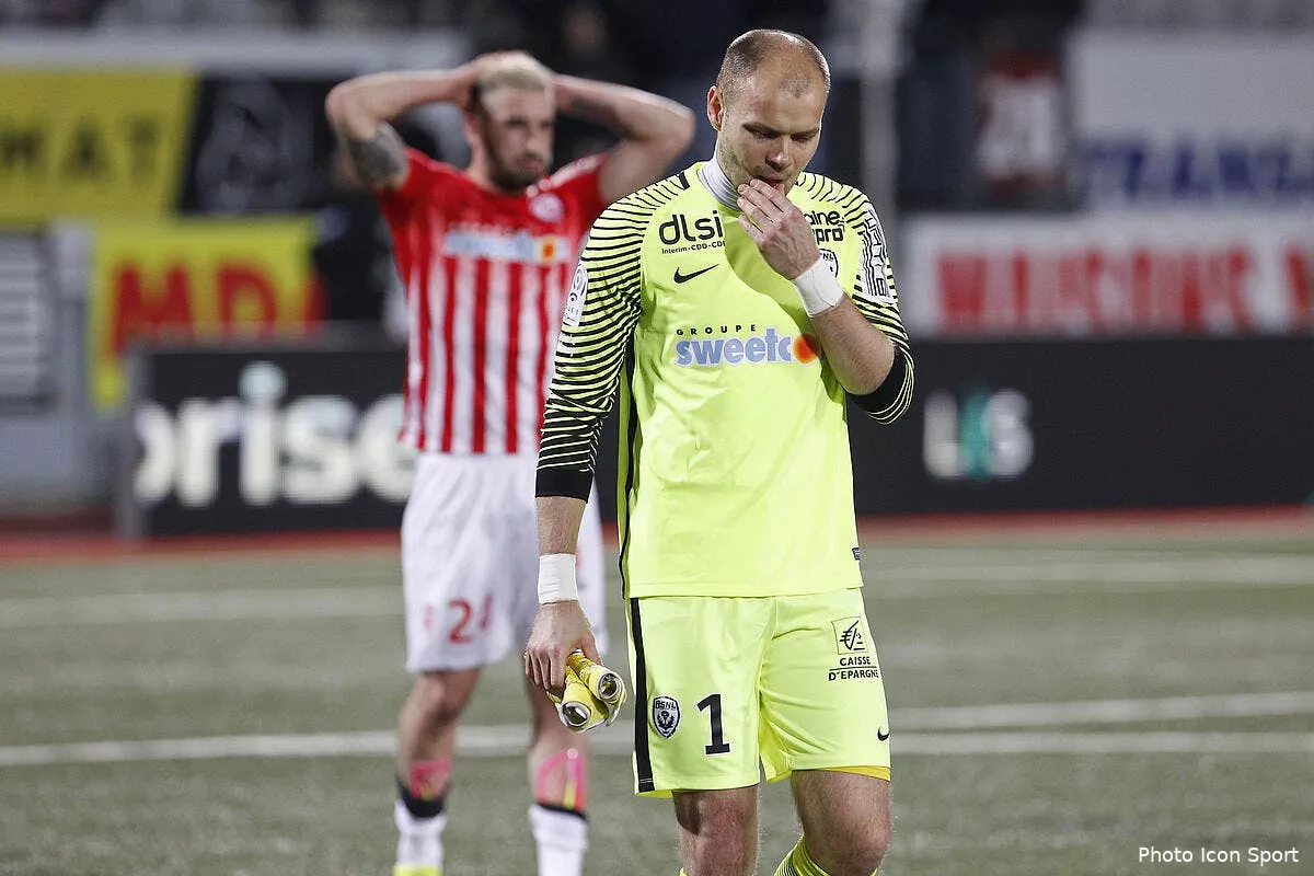 nancy correa va s excuser aupres de son gardien en bois iconsport mrv 110317 03 03174584