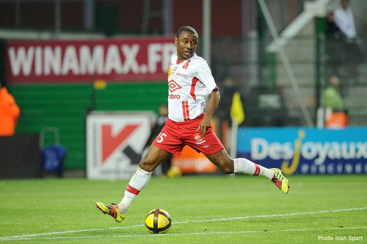 nancy tente de contrer montpellier sur andre luiz iconsport jpt 160411 04 0818593