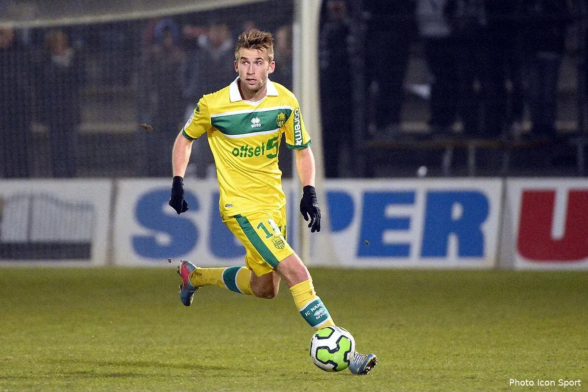 nantes comme un dauphin dans l eau a chateauroux iconsport por 050413 08 5554741