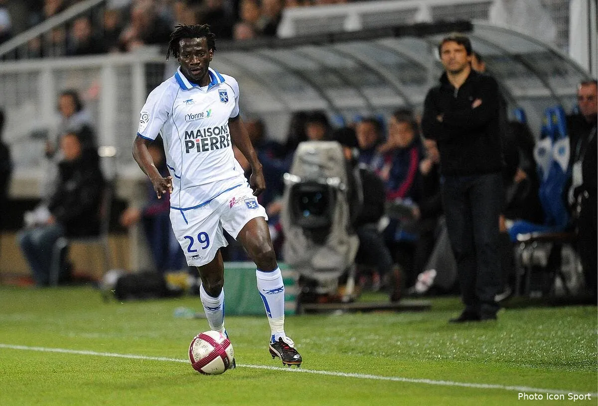 ndinga change d avis et vise des plus grands clubs que l ol iconsport per 271111 05 4227892