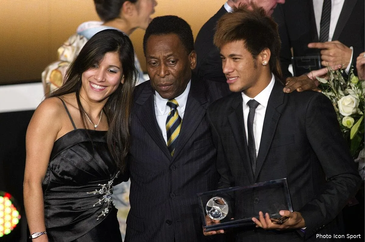 neymar et messi prennent un tacle du roi pele iconsport ppg 090112 74 75128937