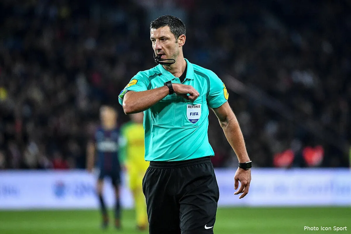 nice l arbitre confirme n avoir entendu aucun cri raciste contre balotelli iconsport icon dib 181117 14 26210005