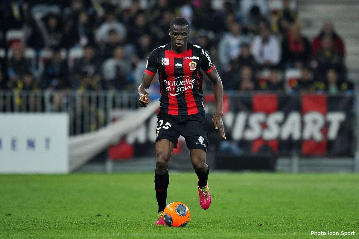 nice s en veut d avoir joue le pere noel a nantes iconsport njs 120414 08 6092541