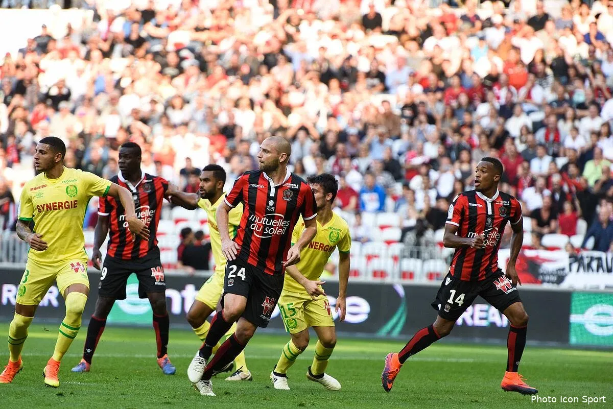 nice un joueur nantais effare par le toro geant de nice iconsport del 301016 02 12159600