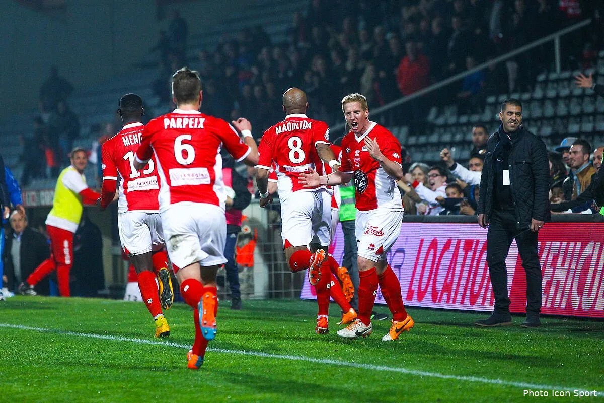 nimes evite la relegation d office en national iconsport del 200315 09 27 1111774