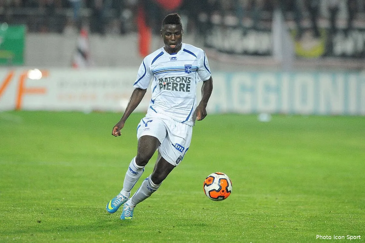 ntep peut rejoindre le psg s il est pret a cirer le banc ntep 172963