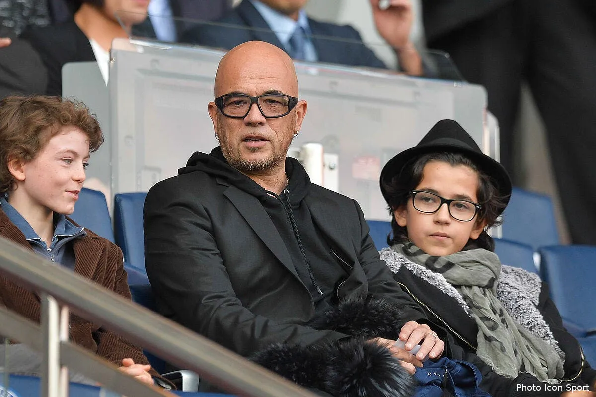 obispo pret a ecrire l hymne des bleus iconsport meu 251014 08 7897103