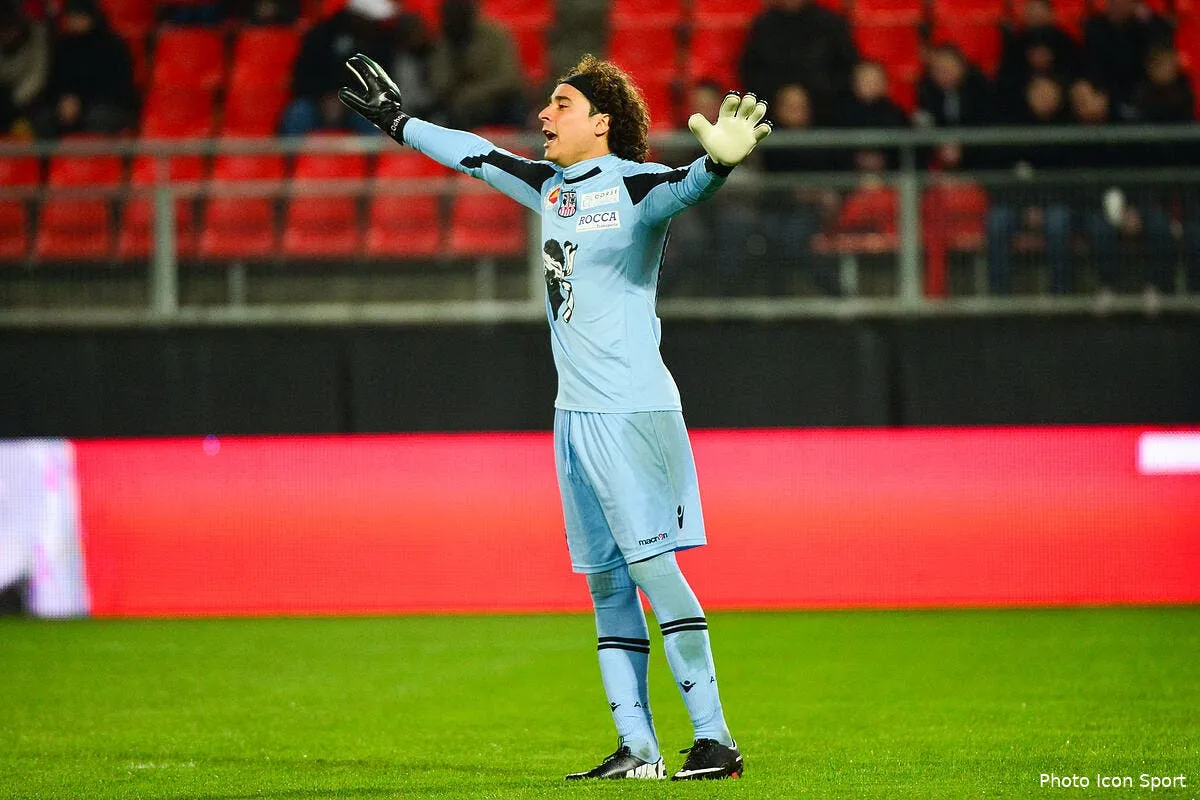 ochoa veut jouer les pompiers volontaires a l om ochoa 180139