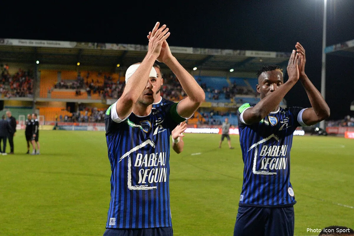 officiel a 40 ans benjamin nivet prolonge a troyes iconsport win 250517 01 6273184299