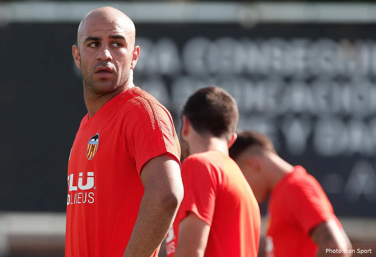 officiel aymen abdennour signe a l om iconsport icon mar 060717 10 12191406