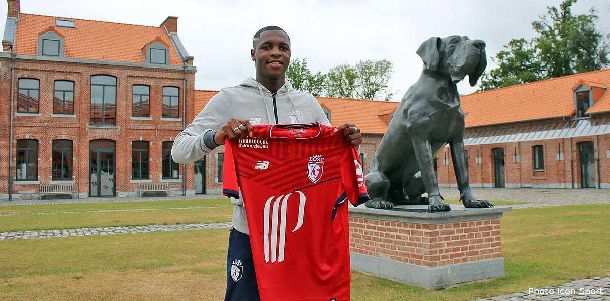 officiel ballo toure quitte le psg et signe trois ans a lille ddpjzsnxcae3xqs184981