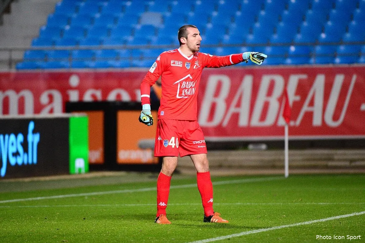 officiel bernardoni quitte troyes et rejoint bordeaux iconsport win 160116 99 73132167