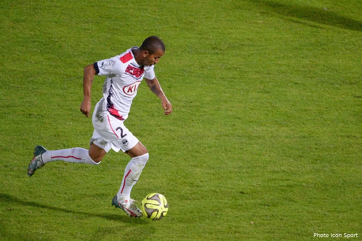 officiel bordeaux annonce la vente de mariano a seville iconsport blu 090515 14 21116175