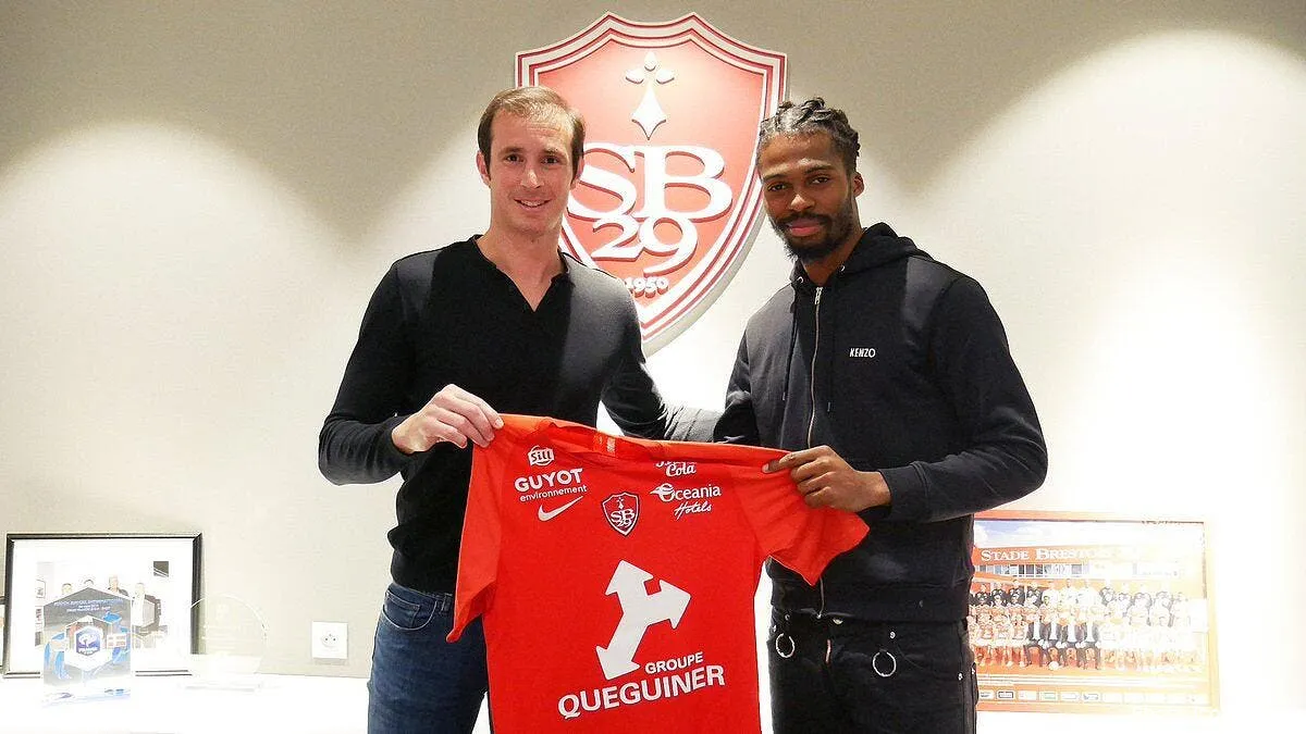 officiel brest s offre un defenseur de ligue 2 duverne263425