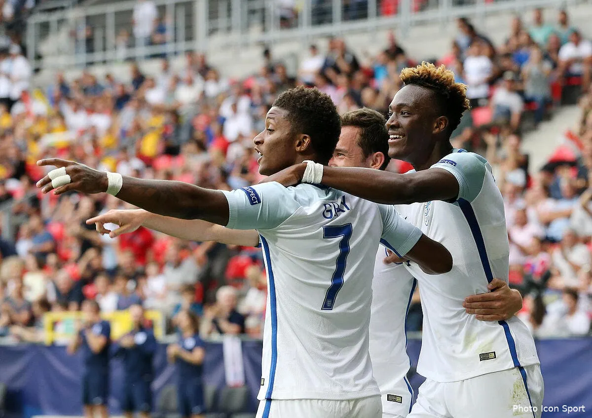 officiel chelsea prete abraham a swansea iconsport icon spi 270617 05 07185303