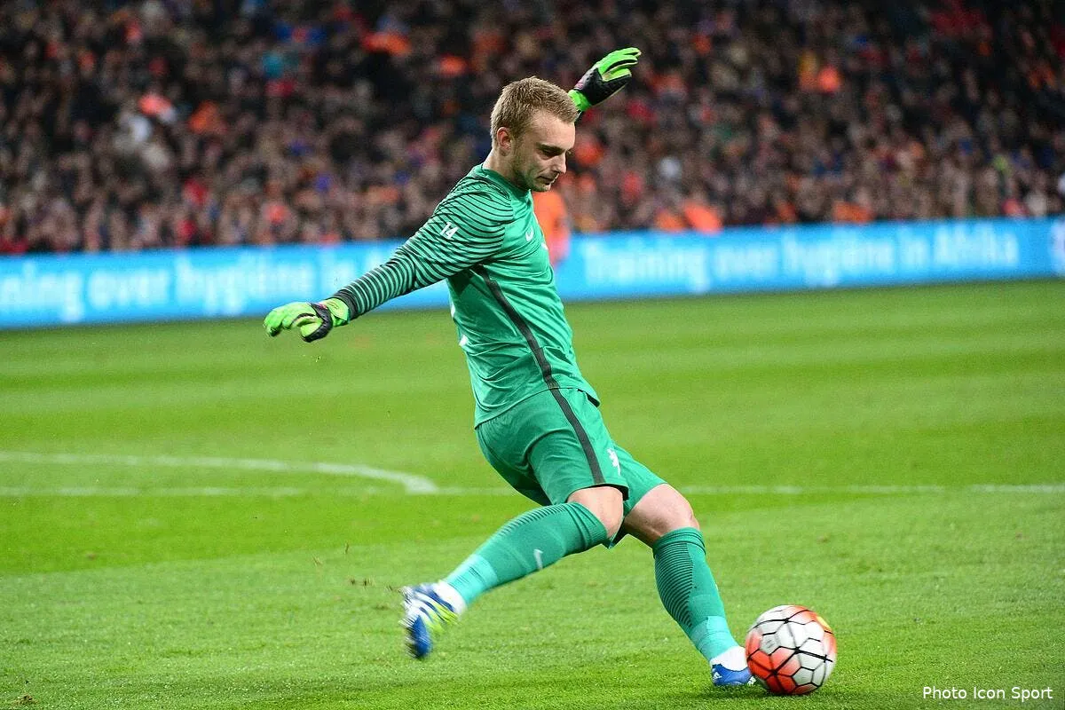 officiel cillessen signe au fc barcelone iconsport win 250316 05 84152748