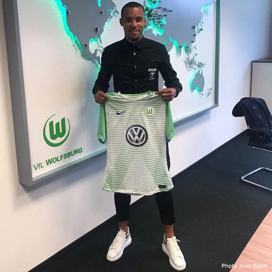officiel cite a l asse et l ol tisserand prete a wolfsburg dh0y6bbxuaetyty190437