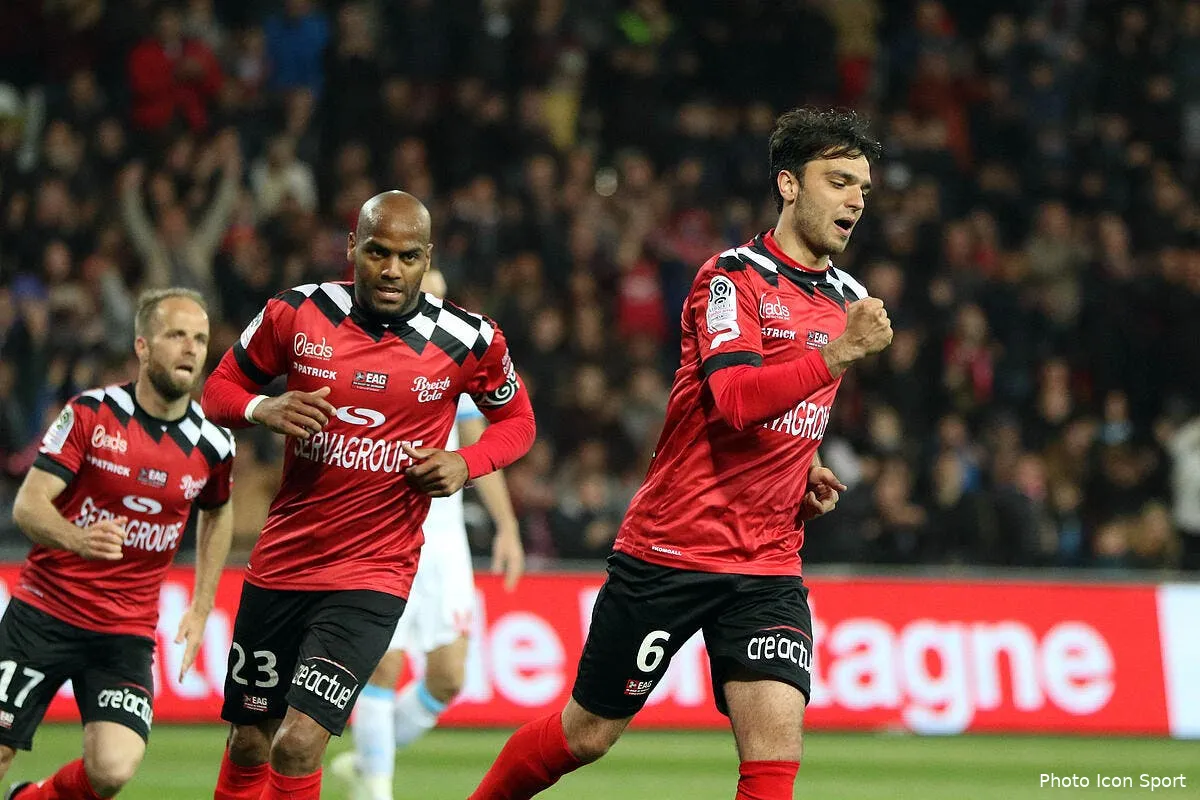 officiel clement grenier signe a rennes iconsport icon lem 110518 63 121225677