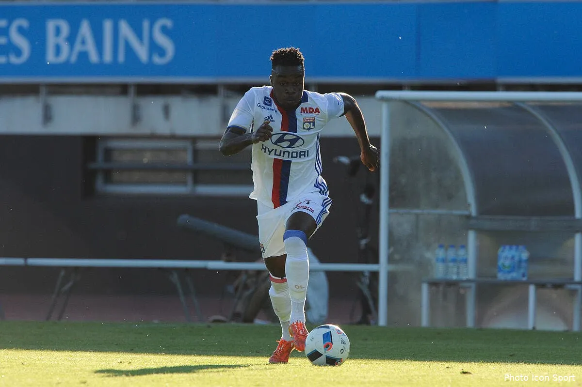 officiel cornet prolonge a l ol jusqu en 2021 iconsport jpt 090716 08 26149570