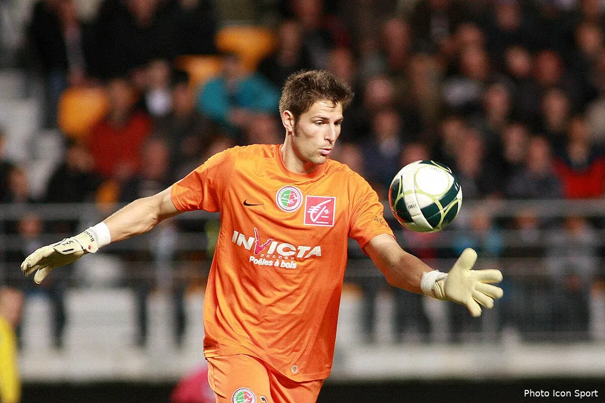 officiel costil signe au stade rennais iconsport bac 010411 05 22 120711