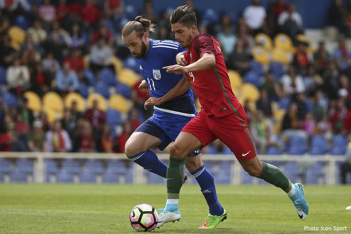 officiel et de 100 me pour le milan ac avec andre silva iconsport icon glo 030617 01 16183009