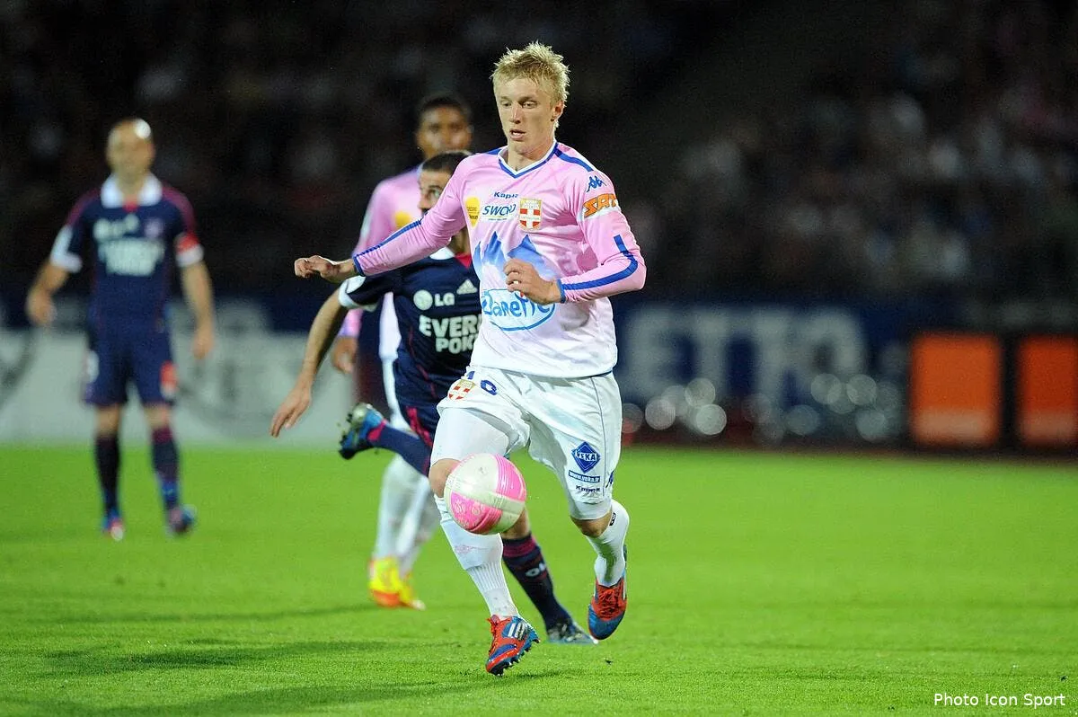 officiel evian recupere wass du benfica iconsport t 100512 091 35 136439