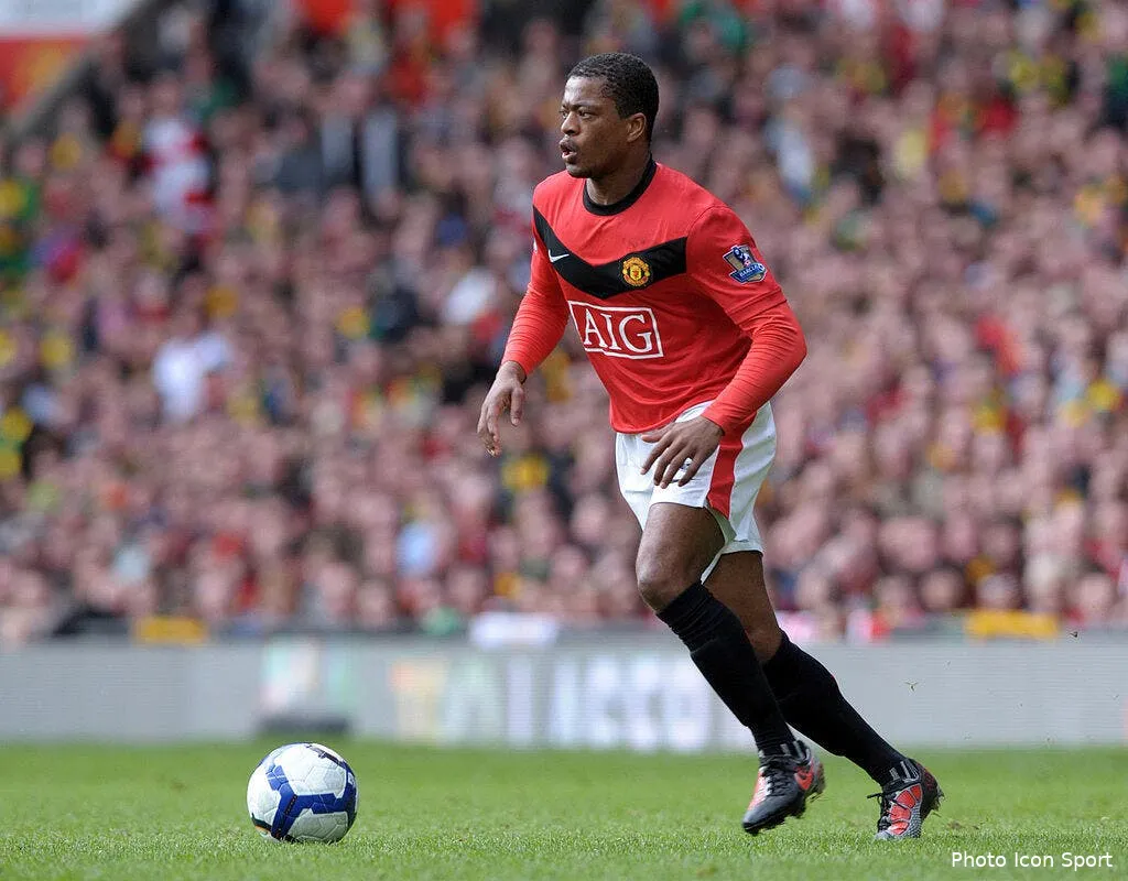officiel evra prolonge jusqu en 2014 a manchester united 67497 15774