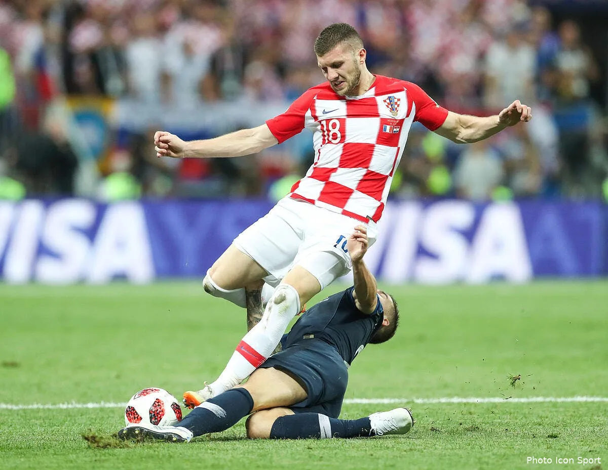 officiel francfort et milan echangent rebic et andre silva icon spi 150718 93 24263401